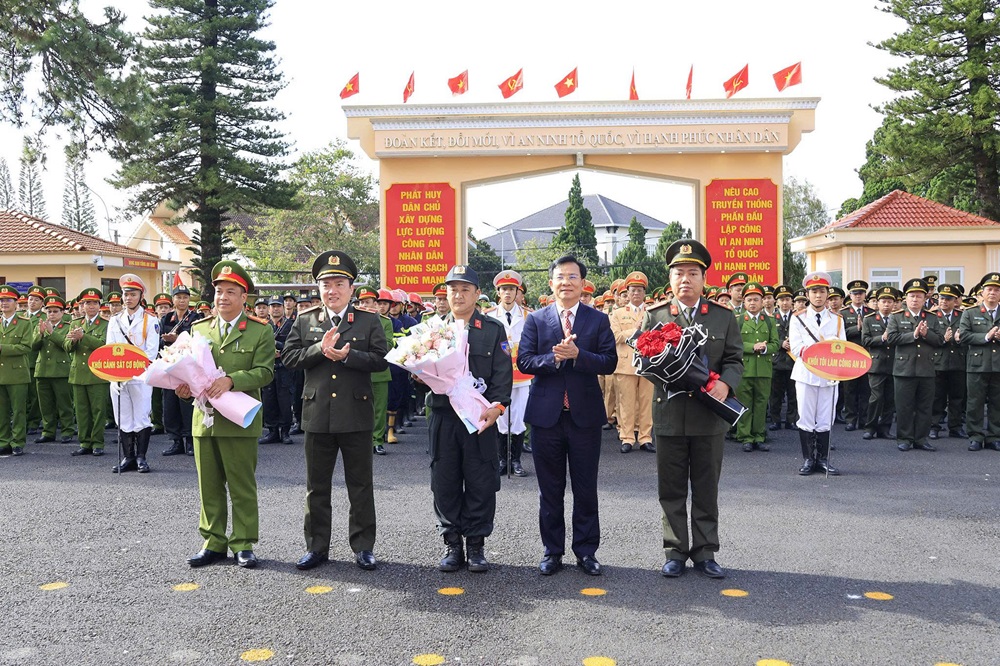 Công an tỉnh Lâm Đồng ra quân đảm bảo an ninh trật tự - 1