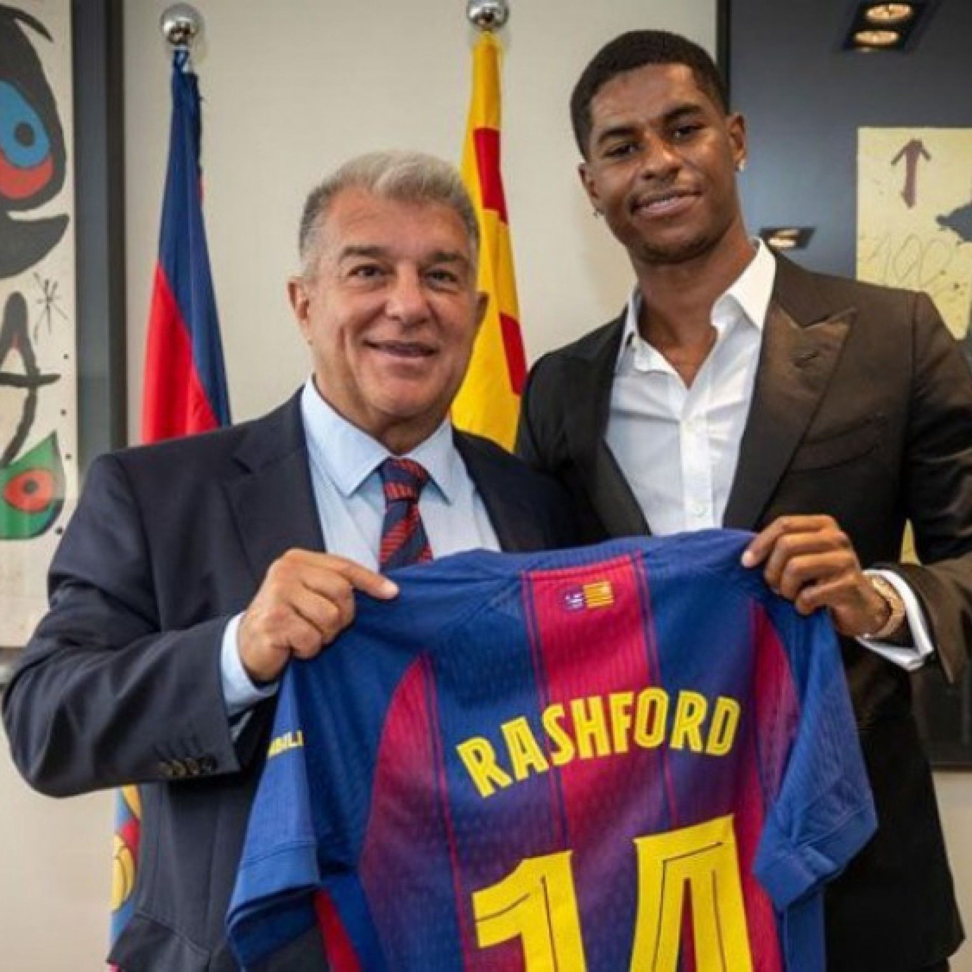  - Barca "nín thở" với vụ Ter Stegen nổi loạn, báo giới lo Rashford không được đá