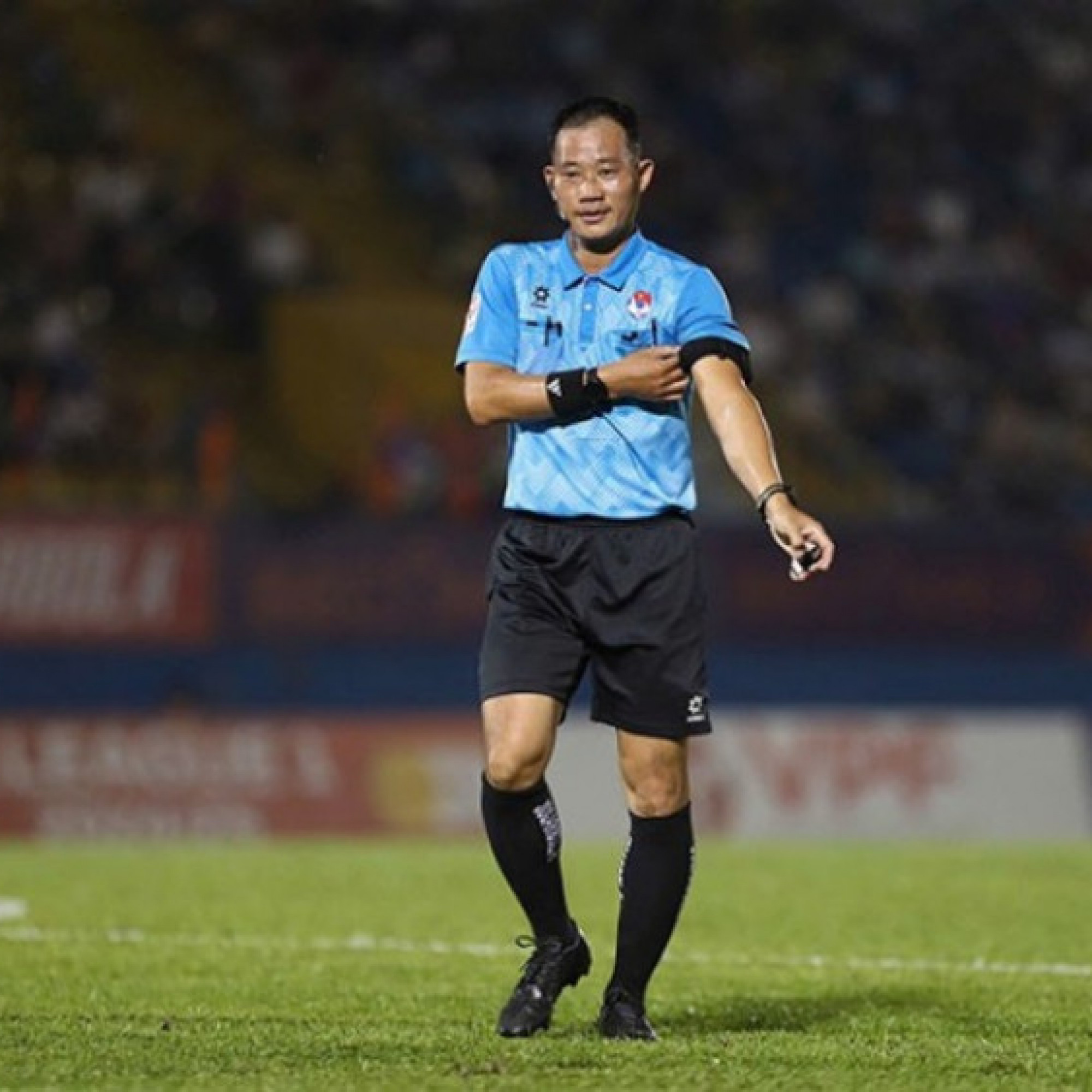  - Trọng tài V-League nguy kịch sau bài kiểm tra thể lực sáng 3/8