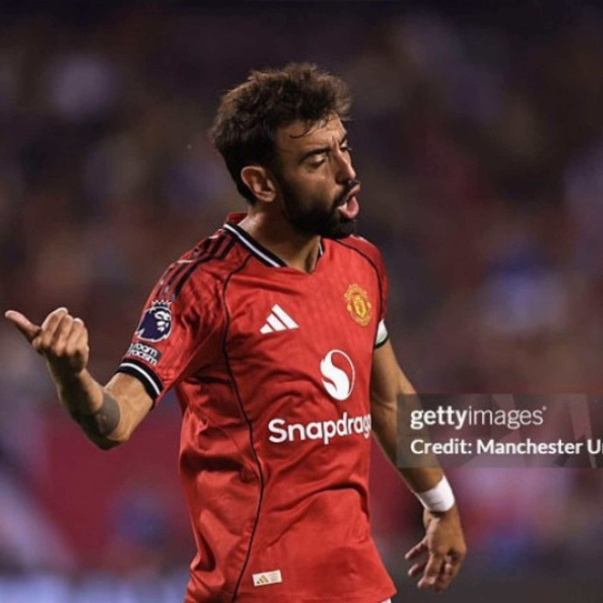  - Đội Ronaldo vẫy gọi Fernandes: Món hời dành cho MU, xóa tan nỗi lo "thiếu đất dụng võ"