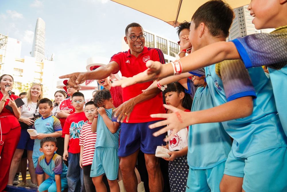 Huyền thoại CLB Arsenal Gilberto Silva bất ngờ trước sự nồng nhiệt của fan Việt - 2