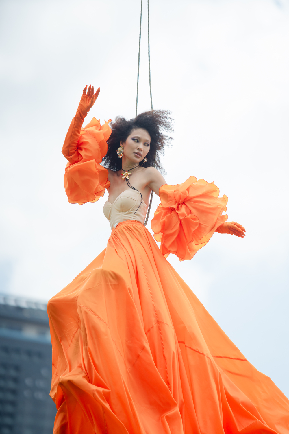 Photoshoot trên không 5m: Thí sinh bật khóc, Thanh Hằng buộc phải cho dừng phần thi giữa chừng - 3