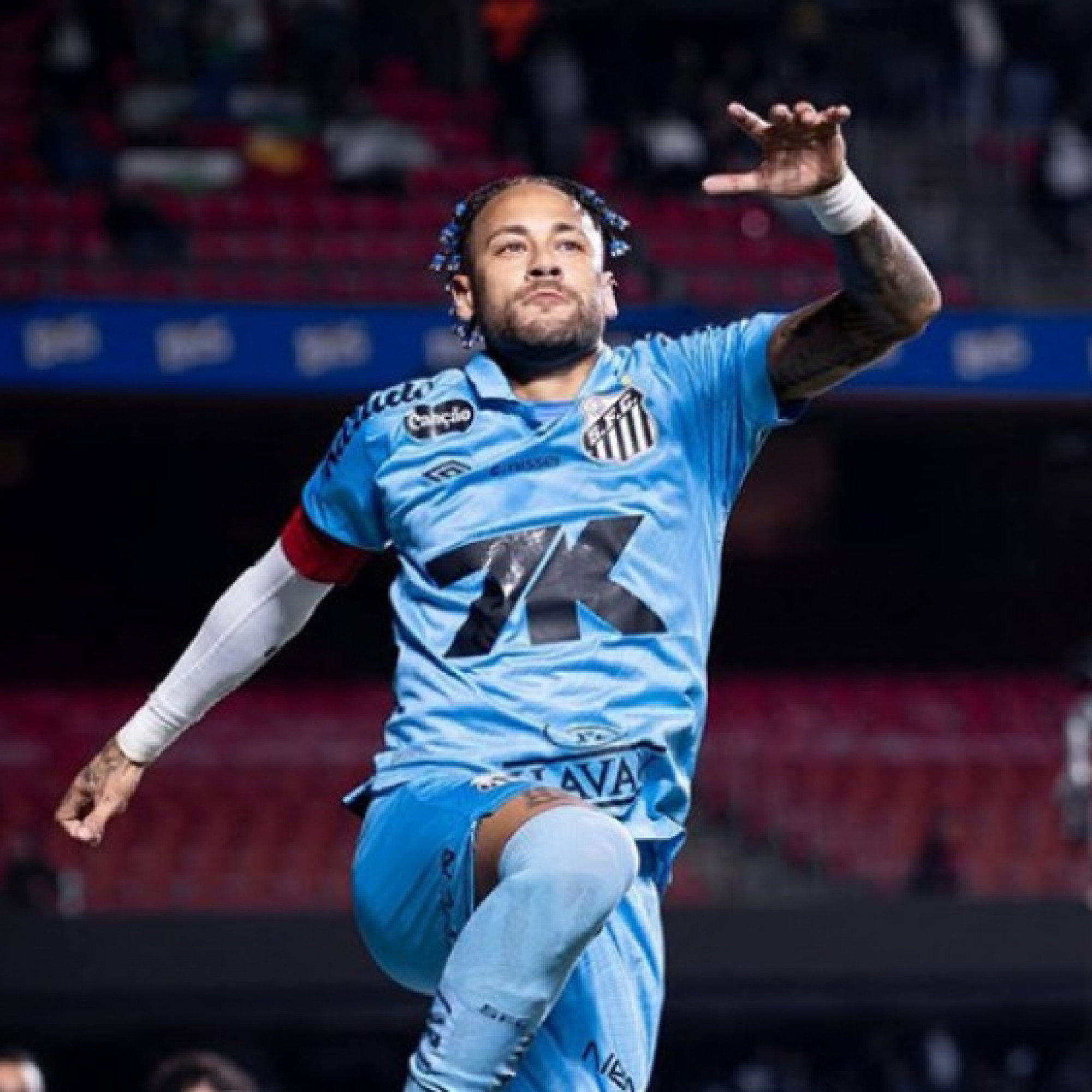  - Neymar lập cú đúp giúp Santos thoát hiểm, xô xát đối phương gây tranh cãi