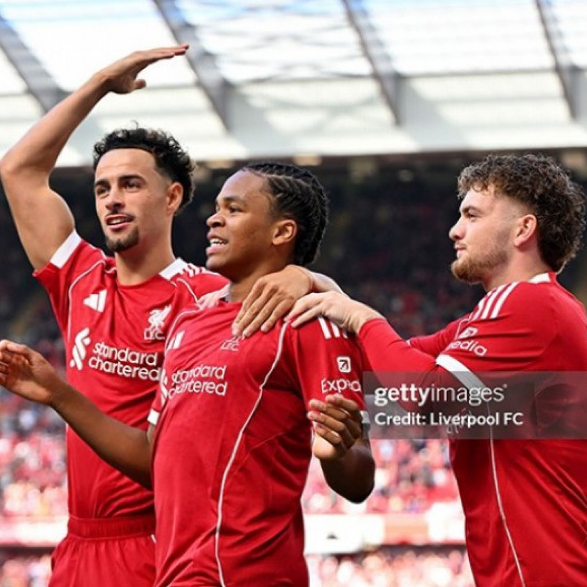  - Thần đồng Liverpool 16 tuổi làm bùng nổ sân Anfield, CĐV đòi đôn lên đội một