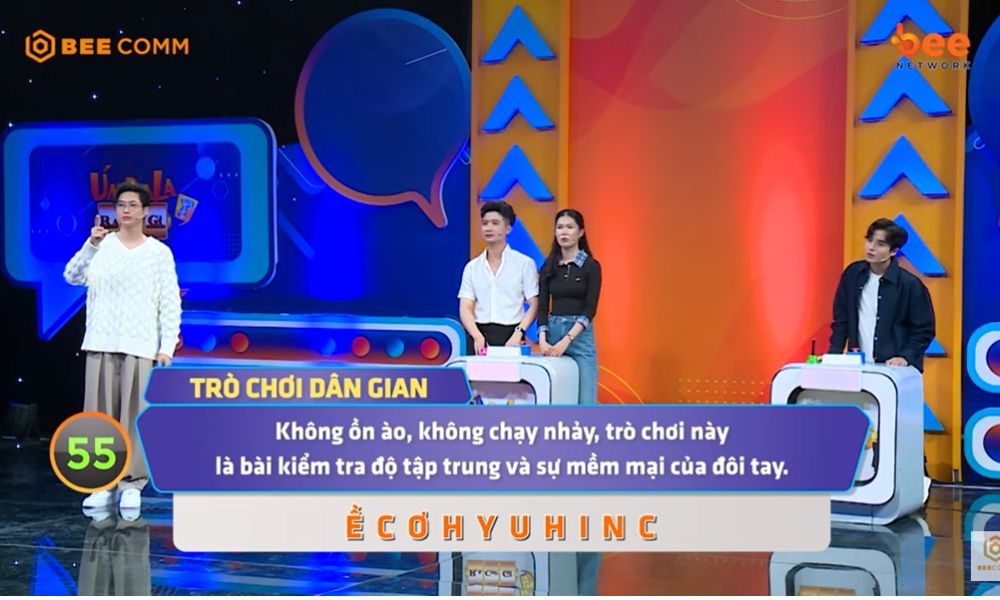 Úm Ba La Ra Chữ Gì?: “Giật cờ tuổi thơ” - thử thách bất ngờ giúp Cao Khoa nắm lợi thế ngay từ đầu - 3
