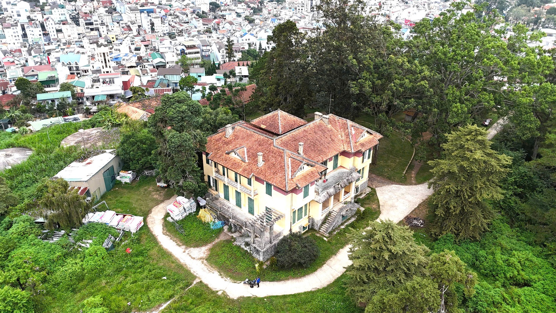 Dinh thự cổ ở Đà Lạt thu hút du khách đến tham quan, nghỉ mát - 1