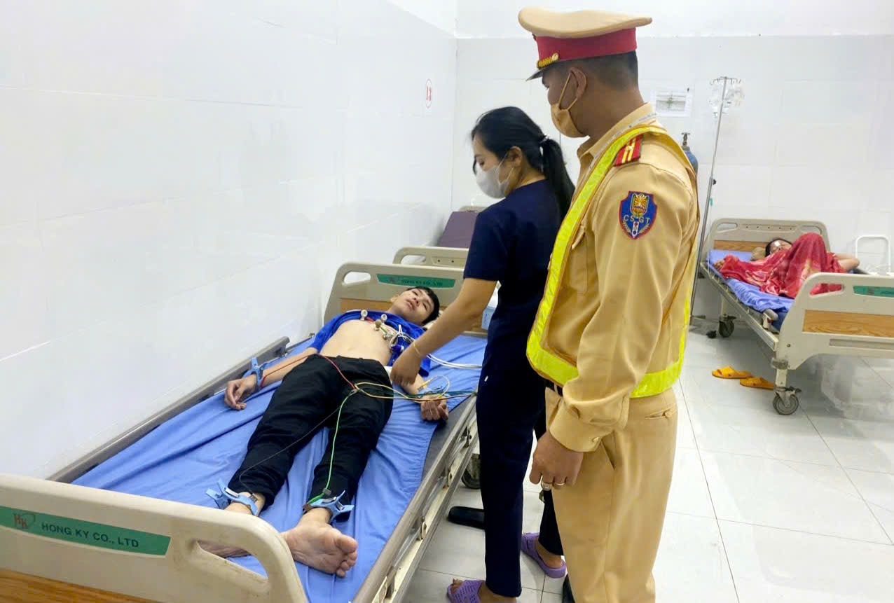 CSGT Lâm Đồng kịp thời đưa người bị nhồi máu cơ tim đi cấp cứu - 1