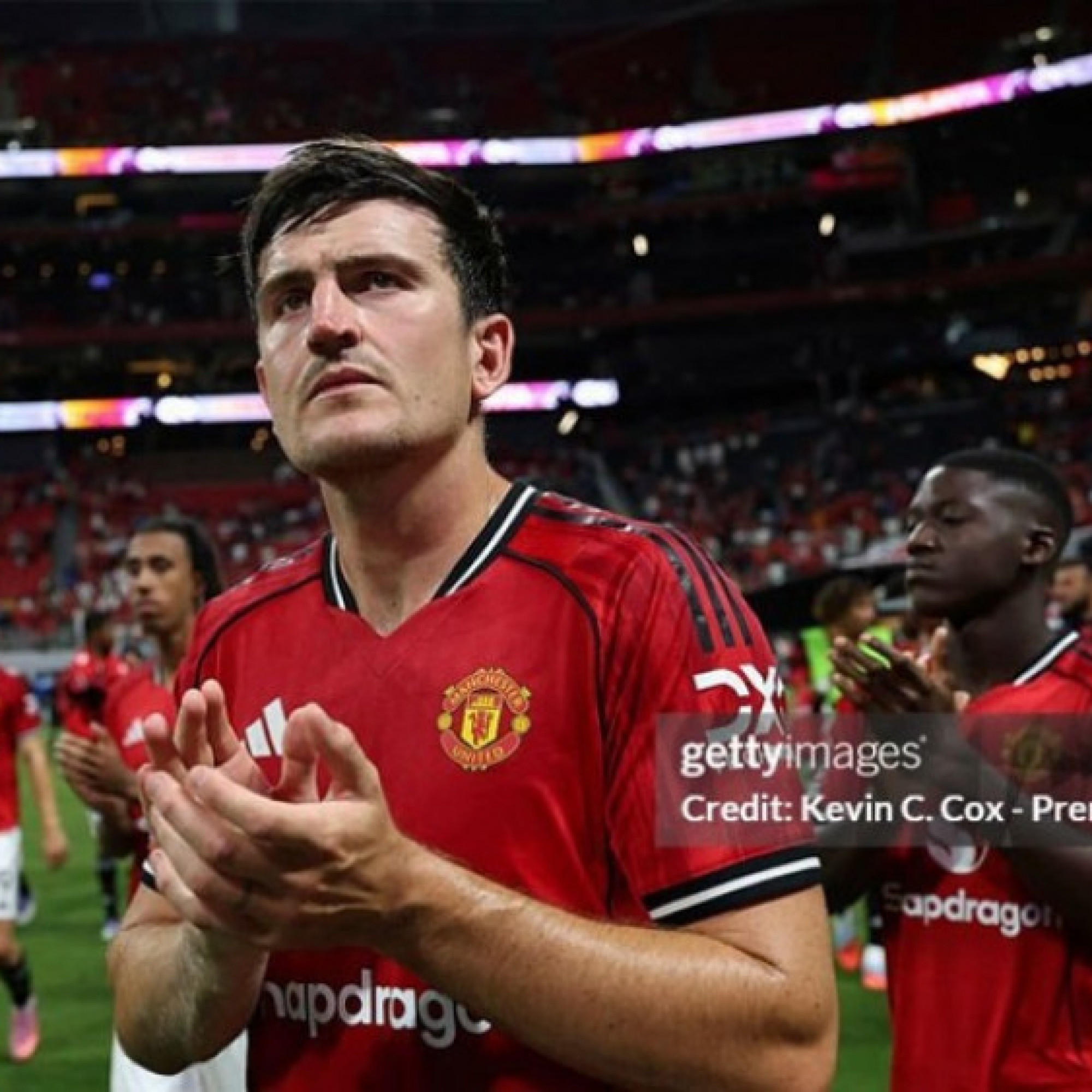  - Maguire được 5 đội bóng săn đón, MU & ngôi sao đáp trả phũ phàng