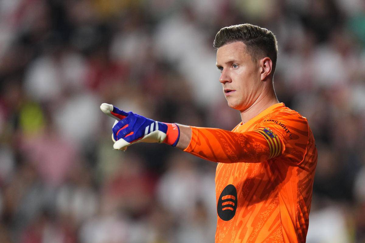 Căng thẳng giữa Barcelona và thủ môn Ter Stegen: Barca đe dọa kiện & sa thải đội trưởng - 1