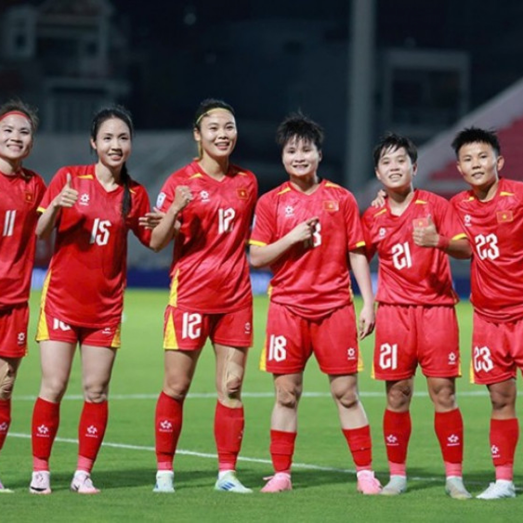  - ĐT nữ Việt Nam thăng hoa, Nguyễn Thị Vạn ghi siêu phẩm "lá vàng rơi"