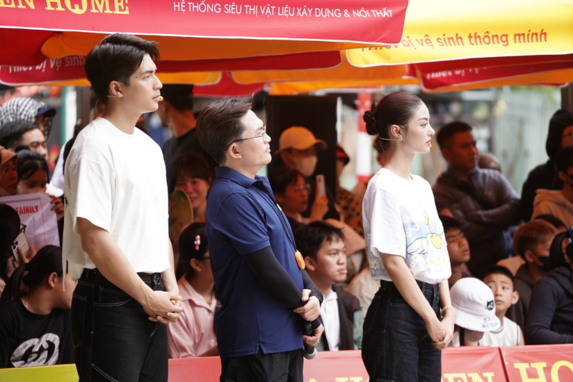 Đại Nghĩa, Lona Kiều Loan bật khóc trước cô bé mồ côi cha, mẹ nằm viện, một mình đơn độc tham gia Mái ấm gia đình Việt - 1
