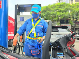  - Giá xăng trong nước tăng vọt, vượt 20.000 đồng mỗi lít