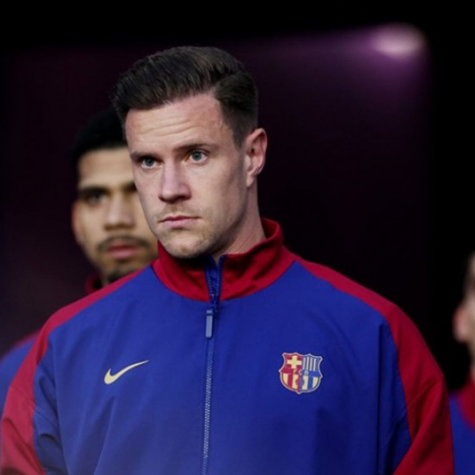  - Tin mới nhất bóng đá sáng 8/8: Barcelona tước băng đội trưởng của Ter Stegen
