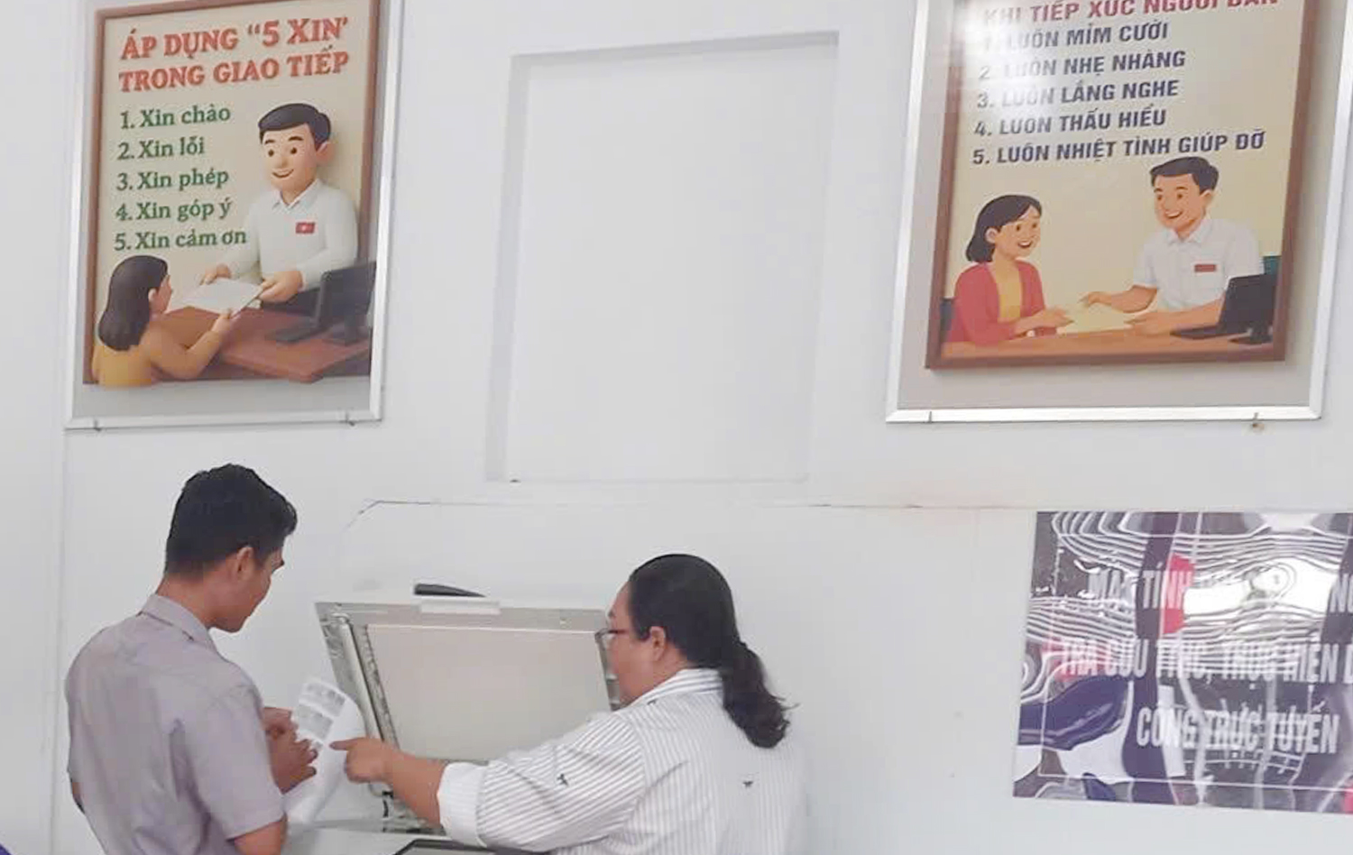 Xã đầu tiên ở Cần Thơ trang bị ghế massage phục vụ người dân chờ làm thủ tục - 2
