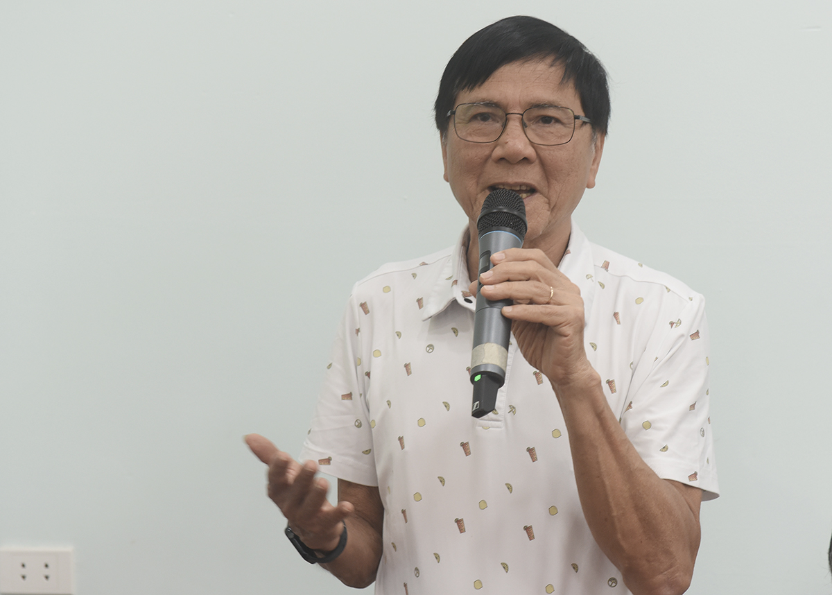 tap huan, tang may dien thoai thong minh cho nguoi mu quang ngai - 5