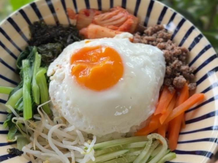 Cách làm cơm trộn Hàn Quốc ngon chuẩn vị, người vụng mấy cũng thành công