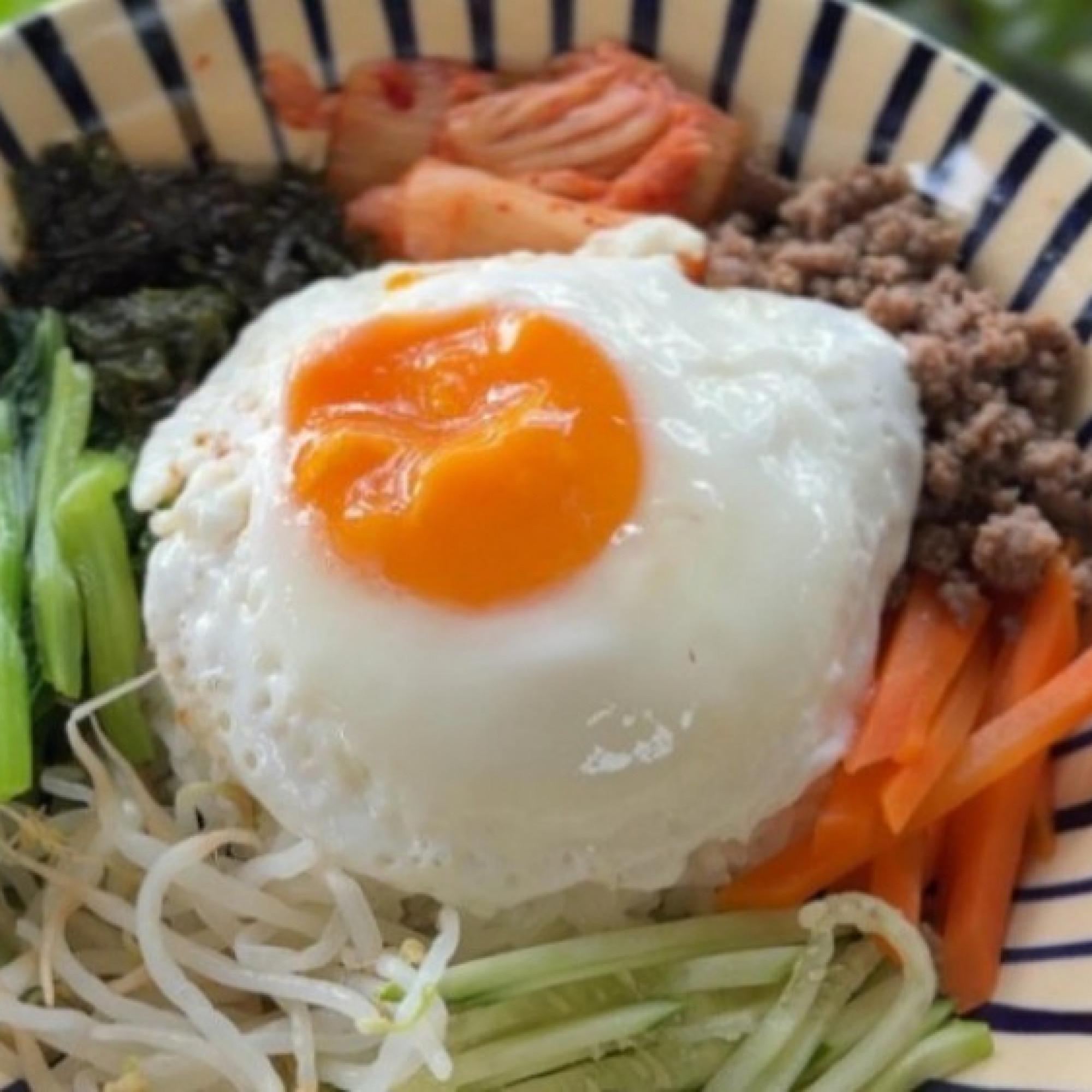 Cách làm cơm trộn Hàn Quốc ngon chuẩn vị, người vụng mấy cũng thành công