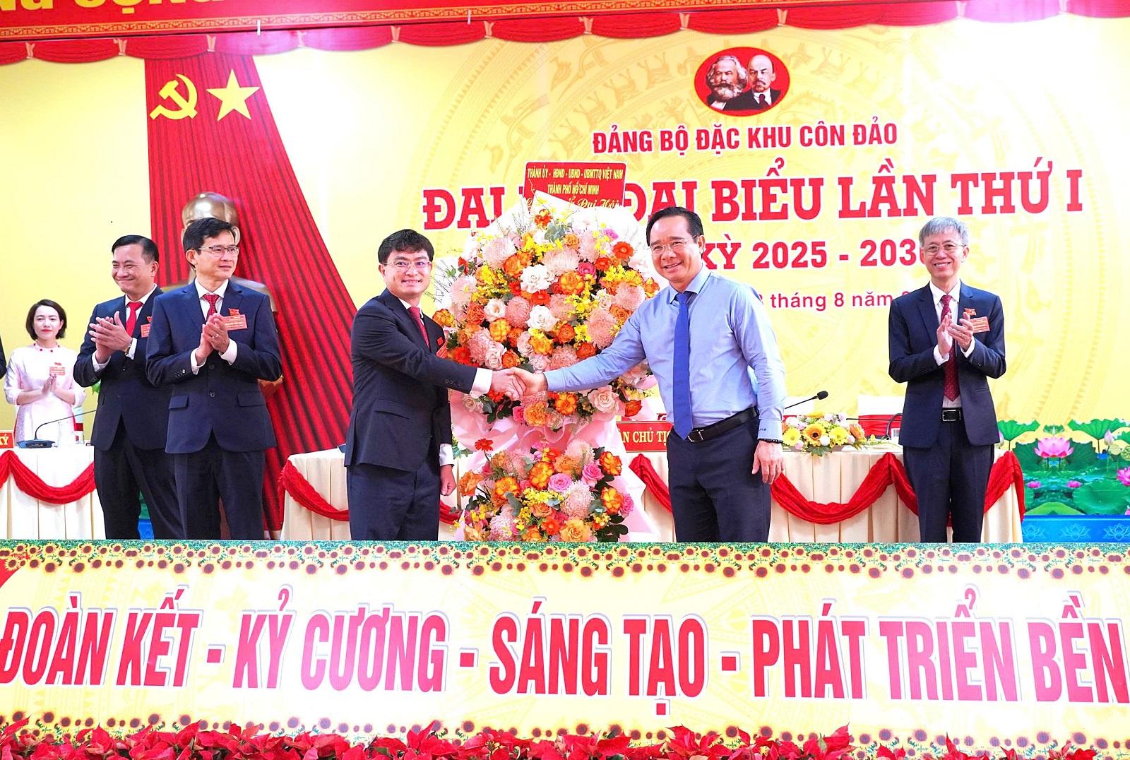 Mở rộng sân bay, cảng biển và giao thông kết nối tại Côn Đảo - 2