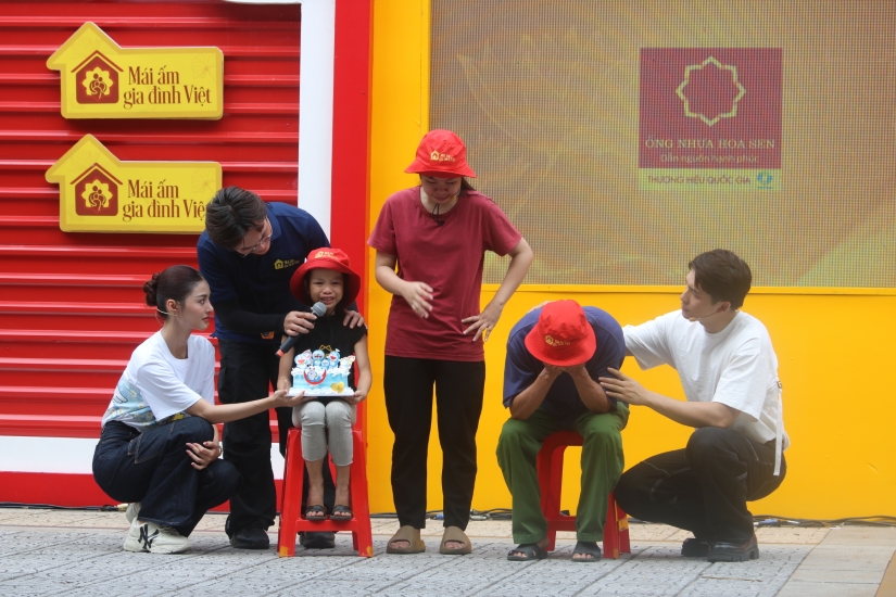 Mái ấm gia đình Việt: Bé gái 8 tuổi lần đầu được tổ chức sinh nhật, bật khóc cầu mong mẹ khỏe mạnh - 4