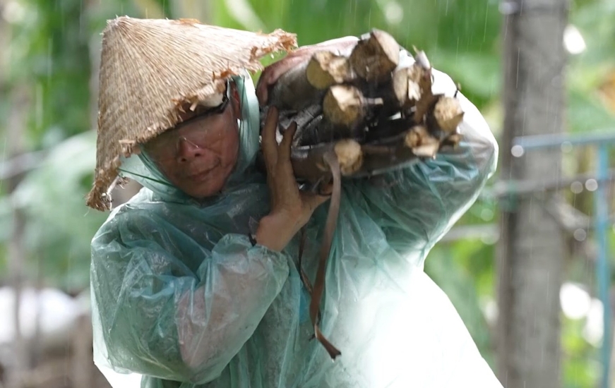 Mái ấm gia đình Việt: Bé gái 8 tuổi lần đầu được tổ chức sinh nhật, bật khóc cầu mong mẹ khỏe mạnh - 3