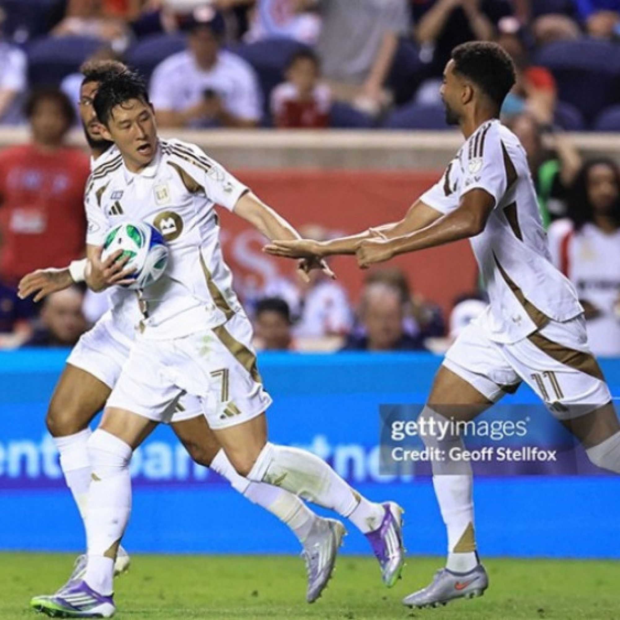  - Son Heung Min ra mắt ấn tượng tại Mỹ, kiếm phạt đền giúp đội nhà thoát hiểm