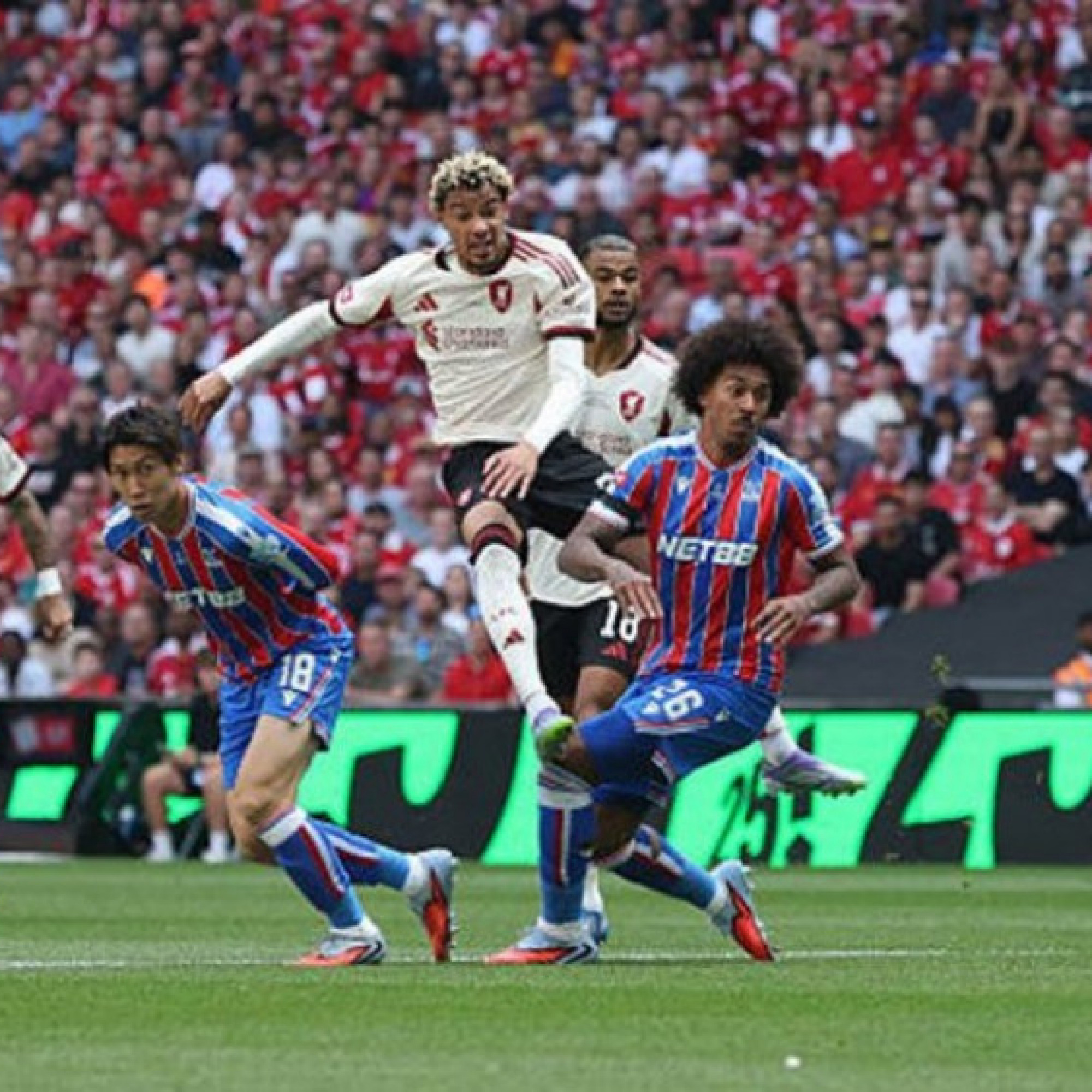  - Trực tiếp bóng đá Liverpool - Crystal Palace: Mateta gỡ hòa từ quả penalty (Siêu cúp Anh)