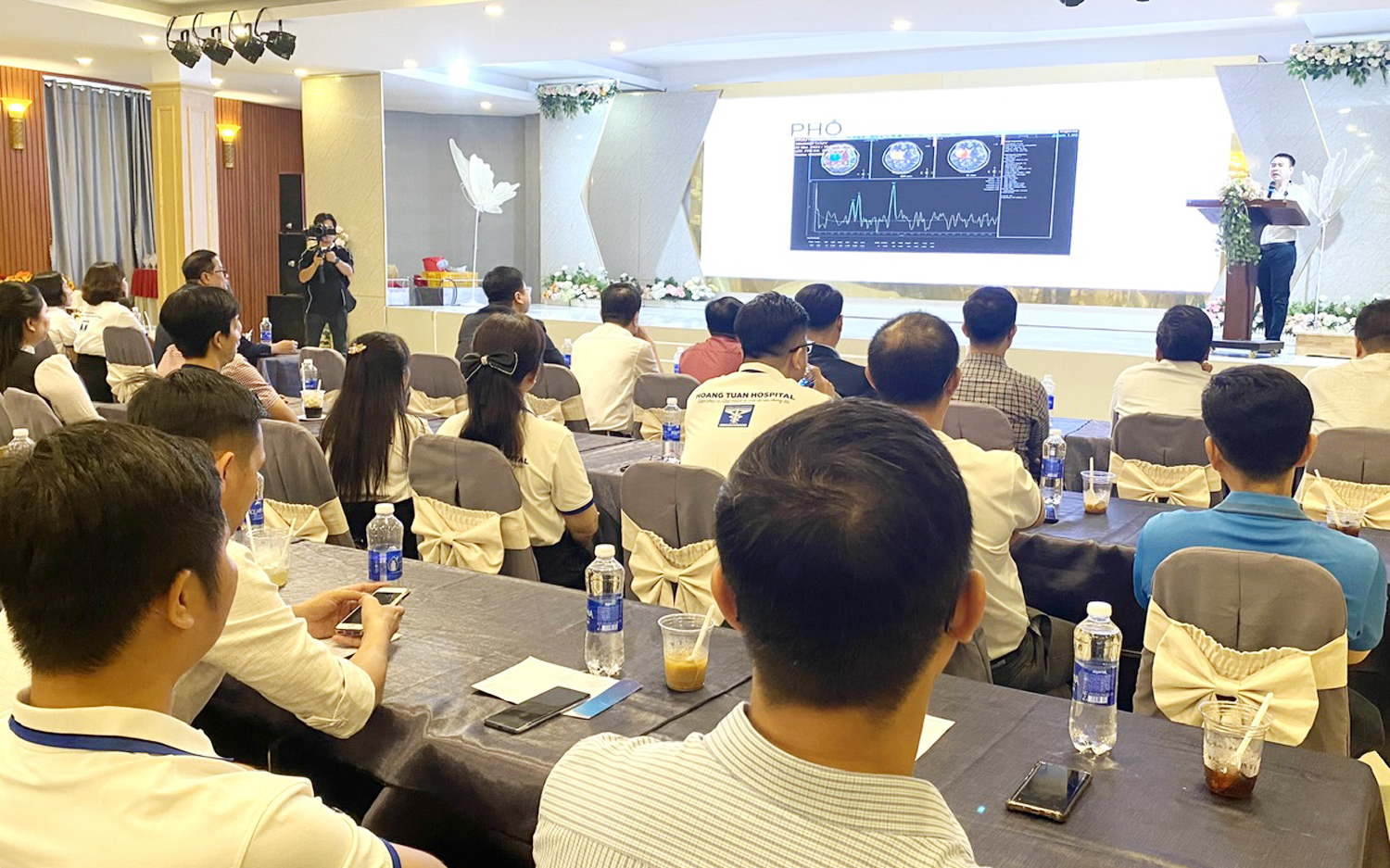Bệnh viện Hoàng Tuấn ứng dụng hệ thống chụp cộng hưởng từ, sớm phát hiện các bệnh lý về não - 1