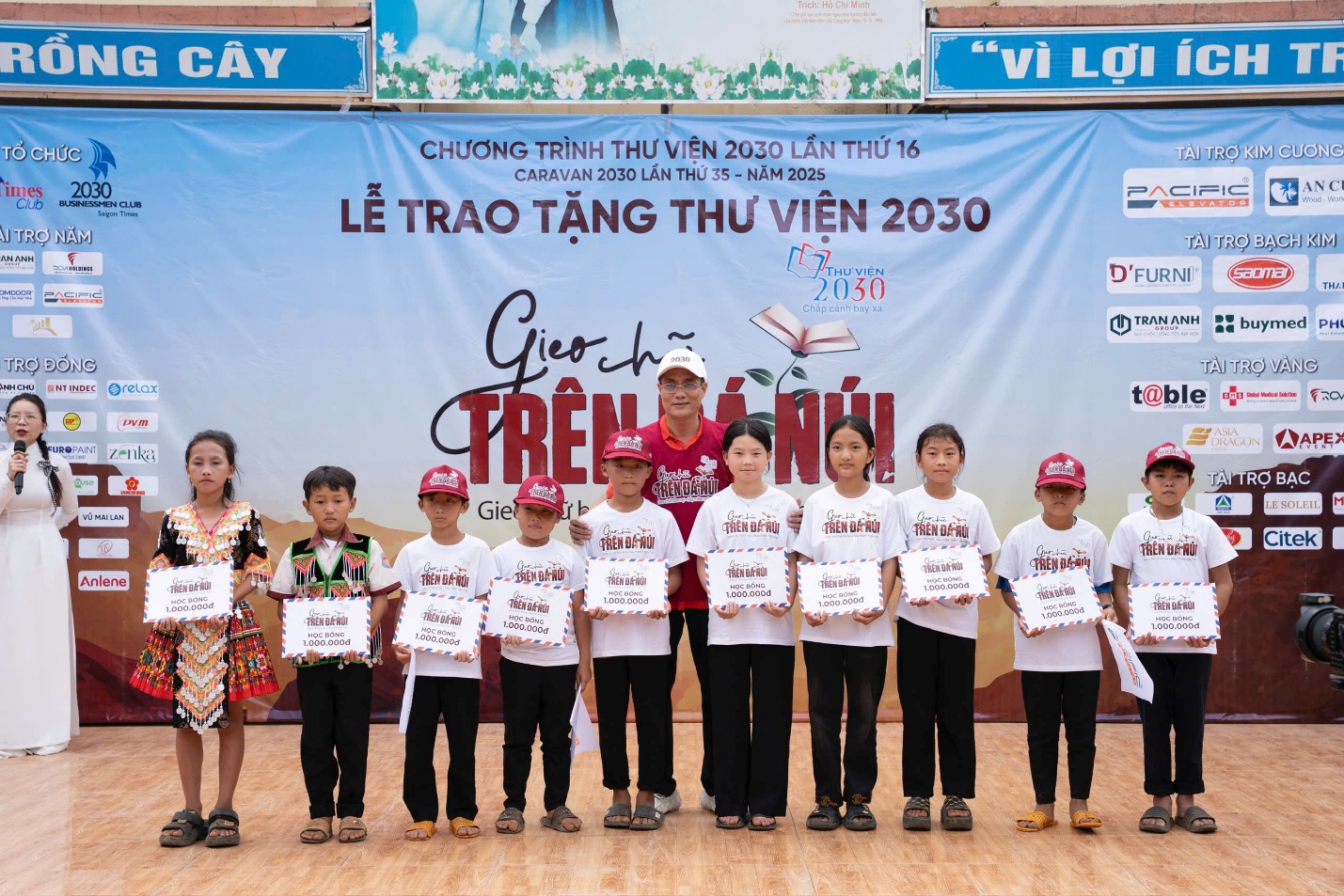 Caravan Thư viện 2030: Trao yêu thương đến học sinh vùng cao ở Lâm Đồng - 4