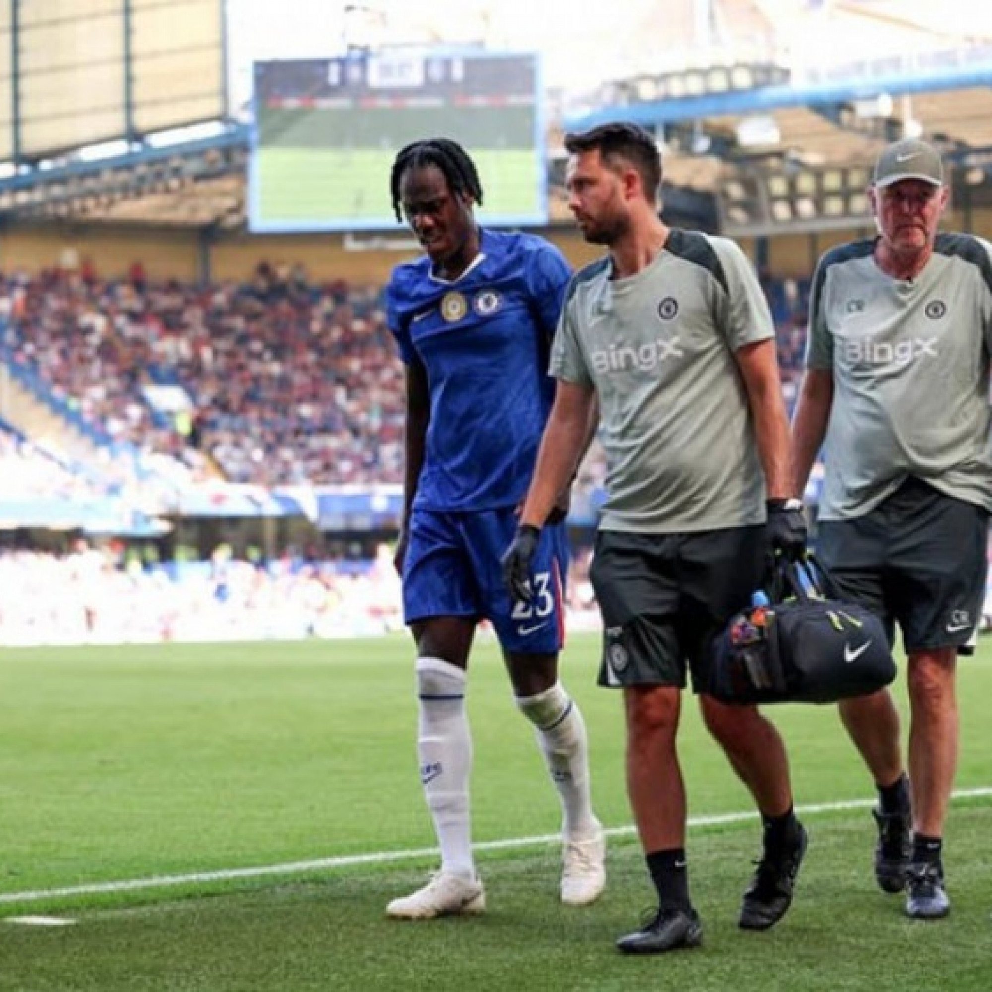  - Tin mới nhất bóng đá trưa 11/8: Chelsea dính thêm tổn thất trước mùa giải mới