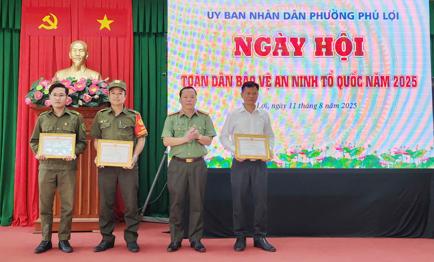 Chủ tịch TP Cần Thơ dự hội nghị “Ngày hội toàn dân bảo vệ ANTQ” tại phường Phú Lợi - 3