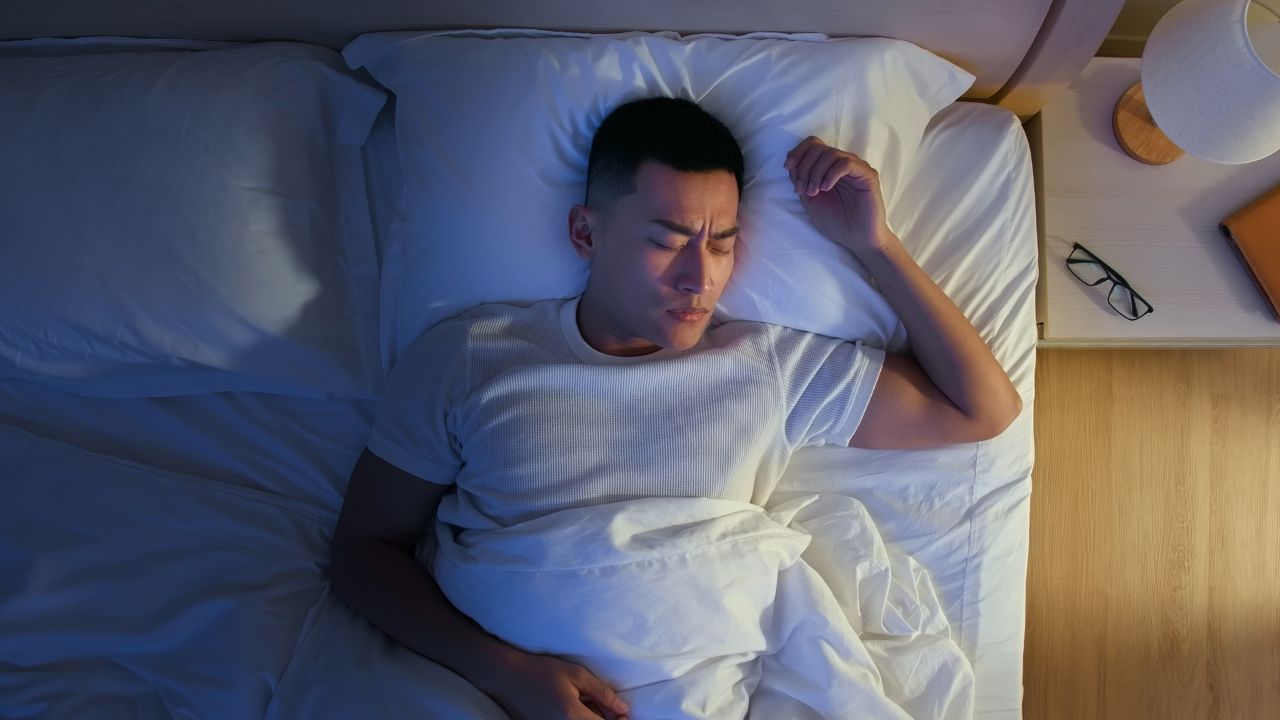 Thường xuyên uống sữa và ăn phô mai khiến cơ thể dễ mất ngủ, gặp ác mộng? - 2