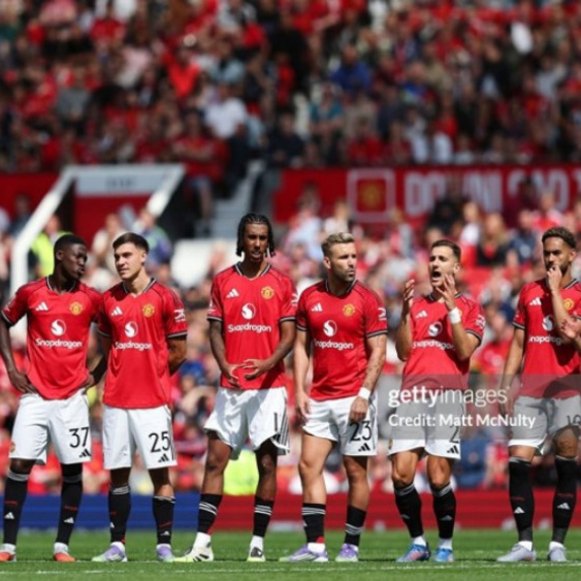 - MU nhận "danh hiệu" không mong muốn trước mùa giải, phải thắng Arsenal