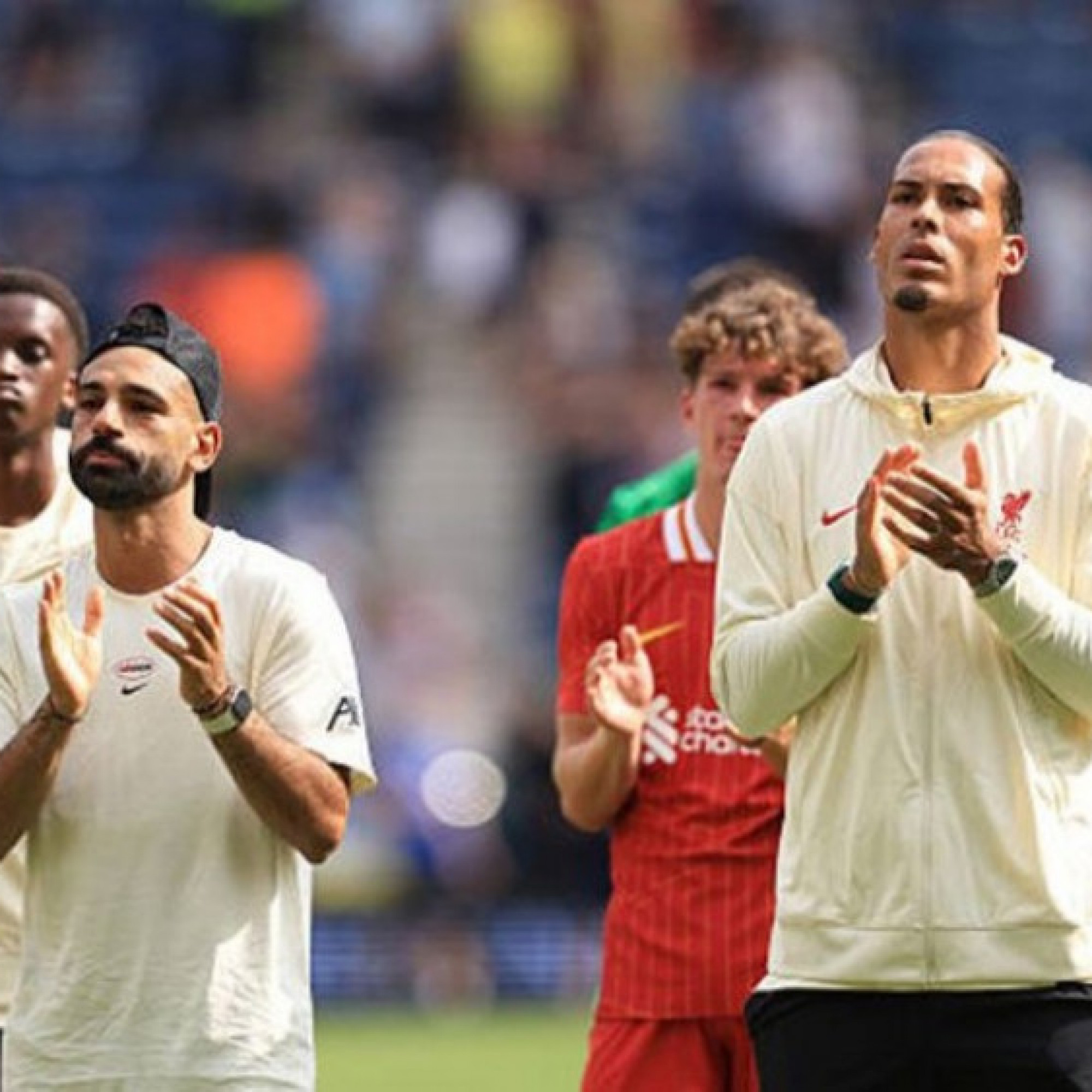  - Liverpool thua Siêu cúp Anh không đáng ngại, lo lắng đổ dồn về Salah - Van Dijk