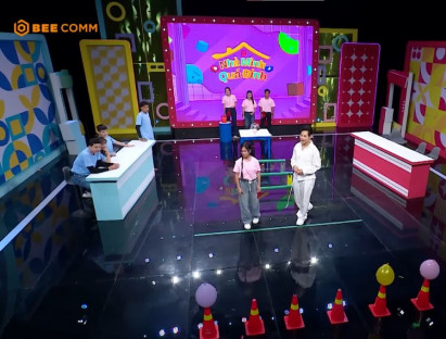 “Nhà Mình Quá Đỉnh”: MC Hồng Phúc đạt đến đẳng cấp tiên tri khiến Hoàng Phi, Diễm Phương “trở tay không kịp”