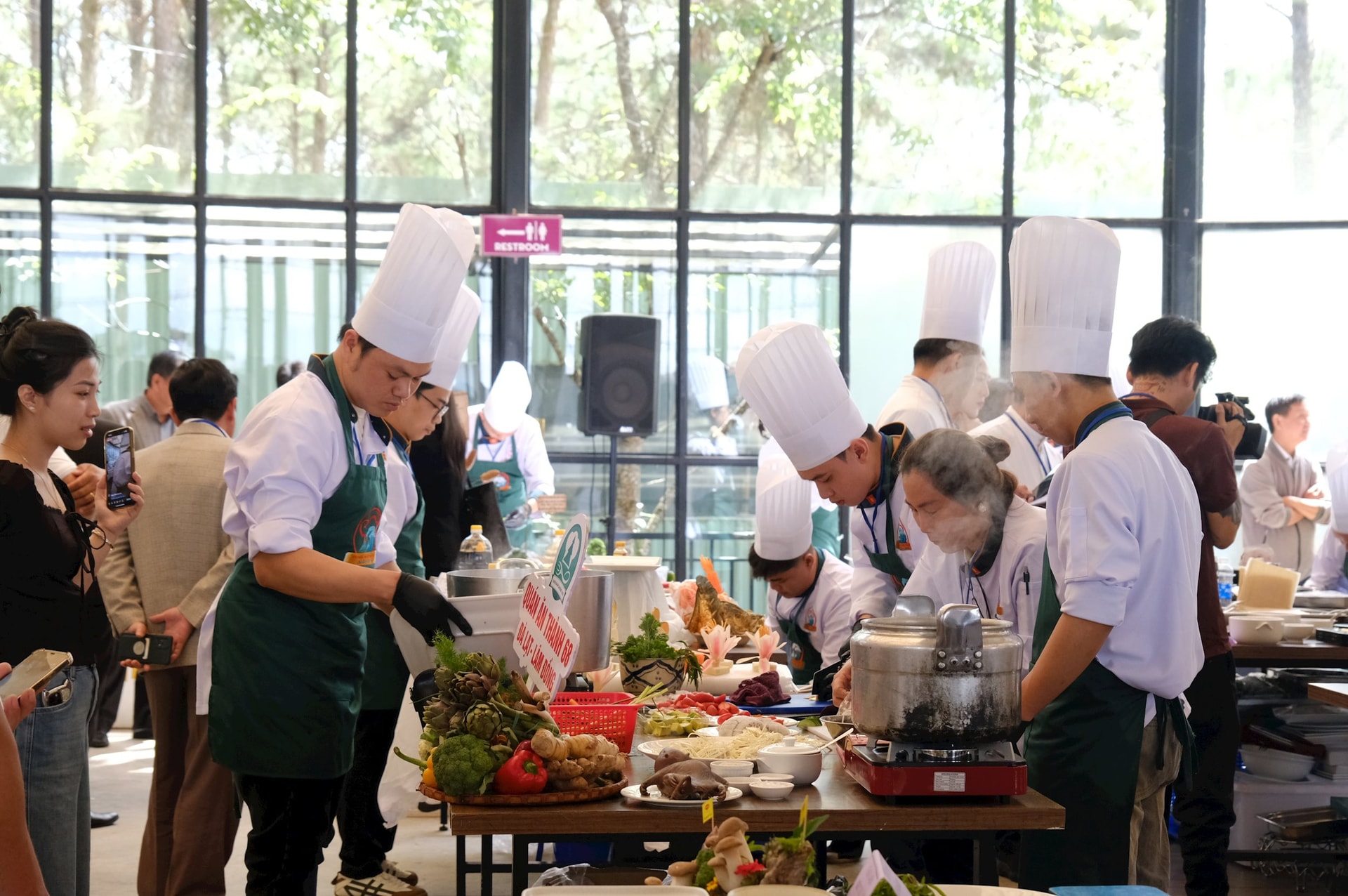 Sôi bụng với các món ăn 'Hương vị cao nguyên và biển' - 1