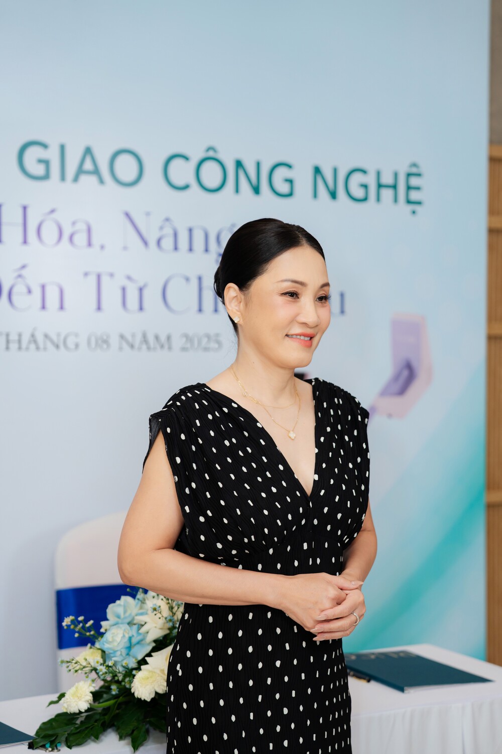Vẻ đẹp vượt thời gian của nghệ sĩ Hồng Đào ở tuổi 63 - 1