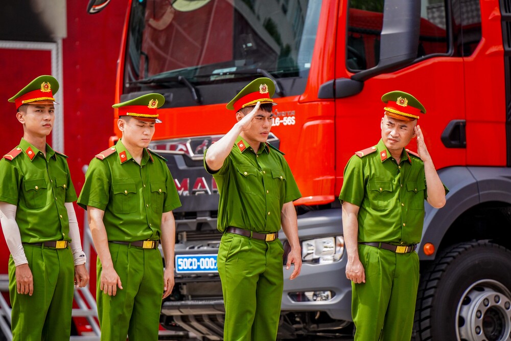 “Anh Cả” Tiến Luật nói về tình huống nghẹt thở, vượt qua nỗi sợ độ cao trong “Chiến sĩ quả cảm” - 1