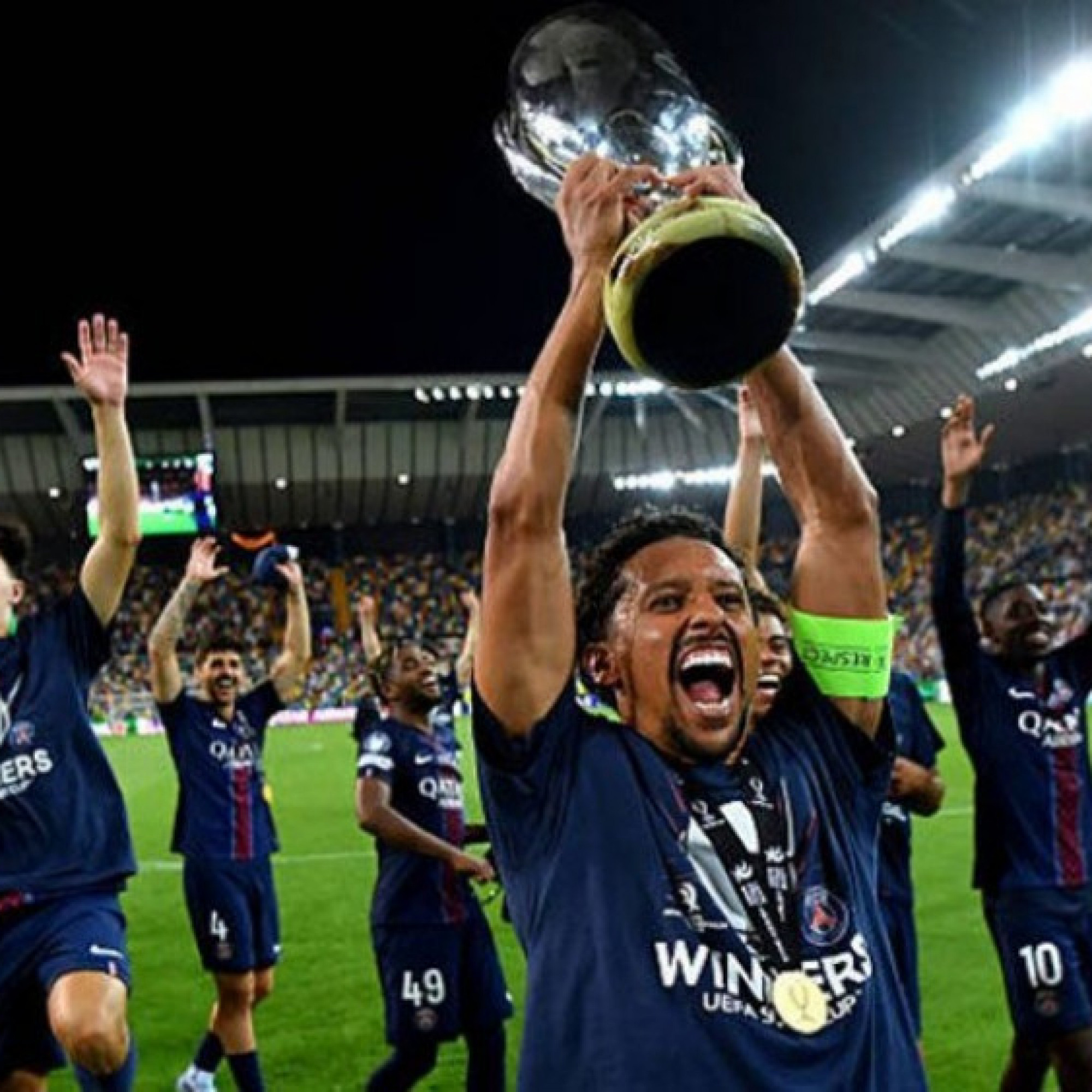  - PSG nâng cao Siêu cúp châu Âu đón cú ăn 5, Tottenham lỡ khởi đầu trong mơ với HLV mới
