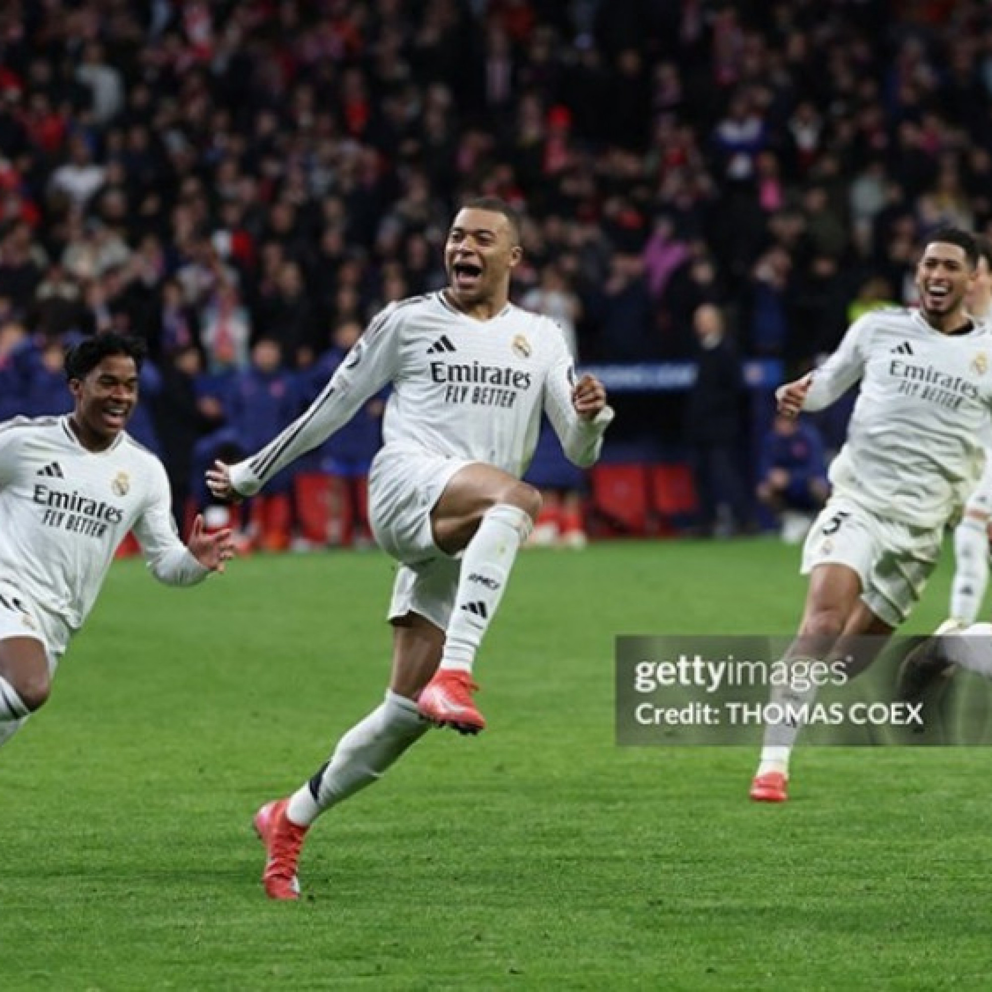  - Real Madrid bỏ xa Barcelona, MU đứng trên Arsenal ở bảng xếp hạng UEFA