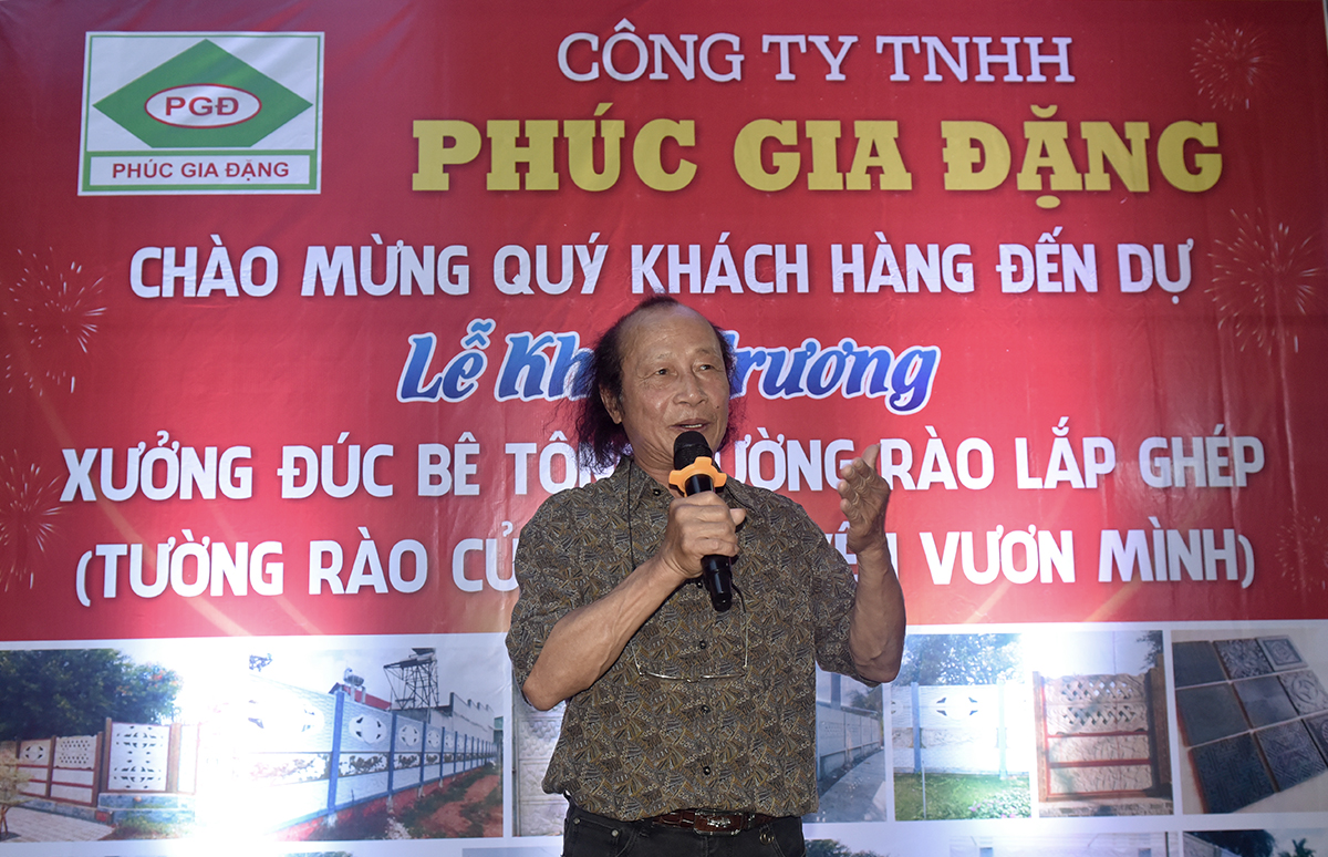 cong ty phuc gia dang khai truong xuong duc be tong, tuong rao lap ghep tai quang ngai - 1
