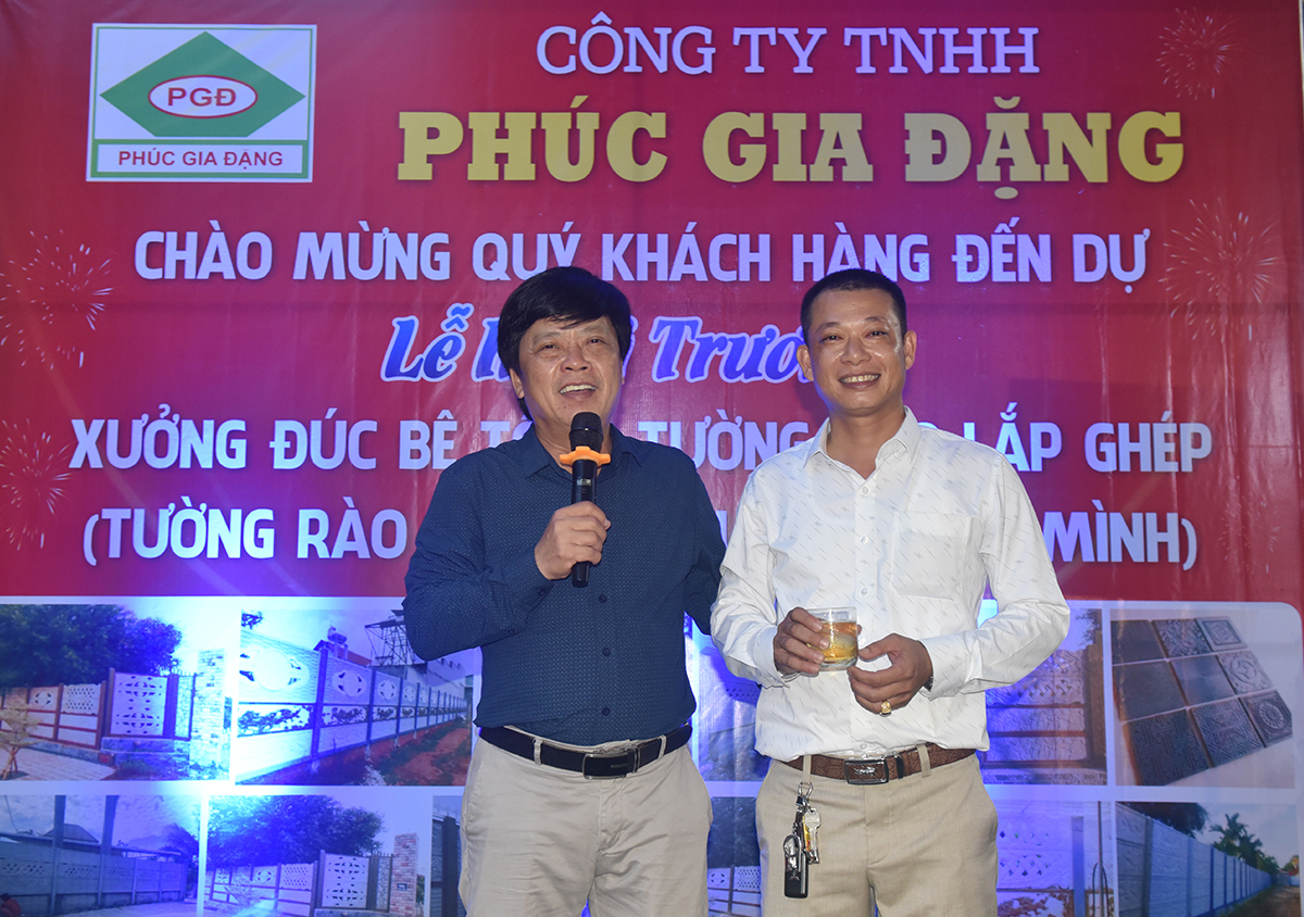 cong ty phuc gia dang khai truong xuong duc be tong, tuong rao lap ghep tai quang ngai - 2