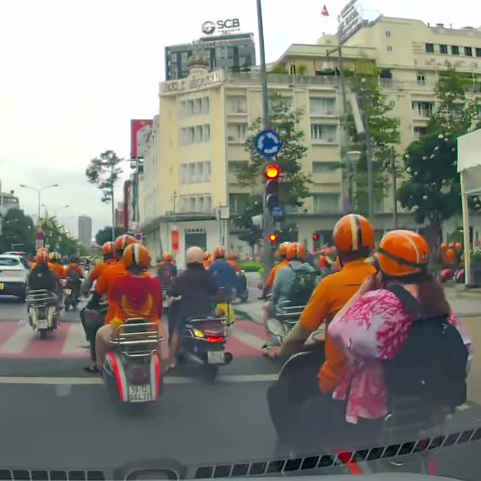 Du lịch thiếu trách nhiệm: Công ty tổ chức tour Vespa bị xử phạt - 1