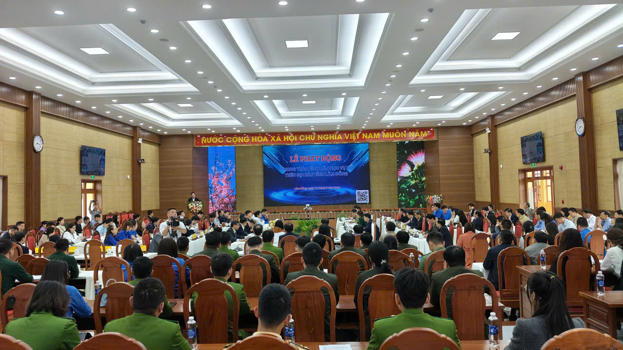 Lâm Đồng phát động phong trào “Bình dân học vụ số” - 2