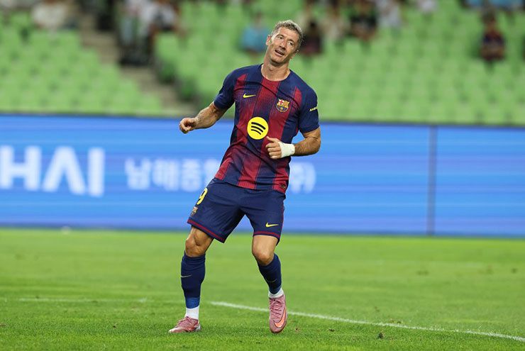 Tin mới nhất bóng đá sáng 15/8: Lewandowski nghỉ trận ra quân La Liga của Barcelona - 1