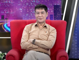  - Đạo diễn Lê Hoàng Lê phản bác quan niệm phụ nữ phải chờ đàn ông cầu hôn
