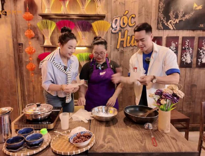 Giải trí - Hỷ Khí Dương Dương và Bỏng Ngô Mario thưởng thức món ngon chuẩn vị Huế