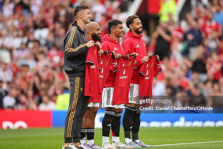 Tin mới nhất bóng đá sáng 14/8: MU không được tin tưởng lọt top 4 Ngoại hạng Anh - 1