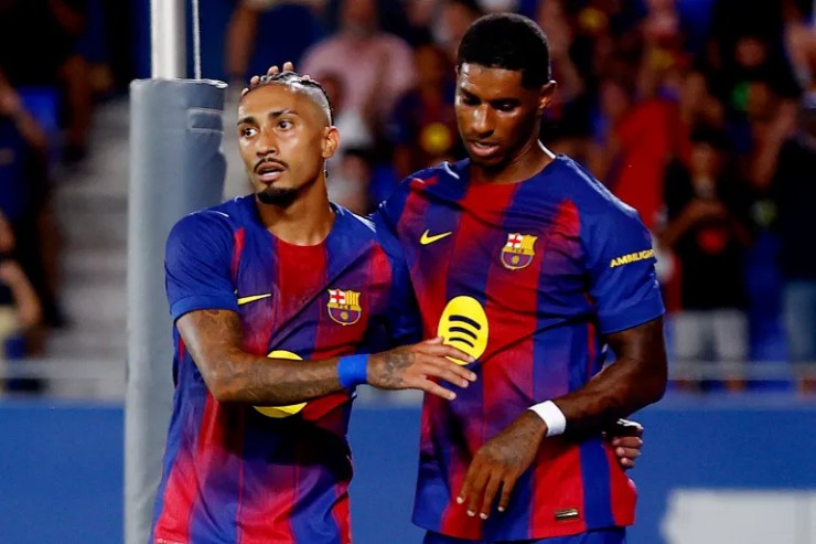 Hàng tiền vệ của Barcelona chật chội, 3 sao tranh 1 suất đá chính - 1