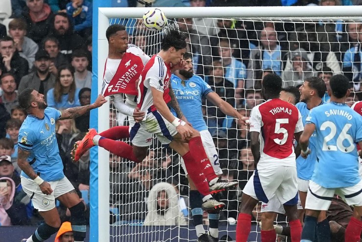 Ngoại hạng Anh mạnh tay với "nghệ thuật hắc ám", Arsenal có bị ảnh hưởng? - 1