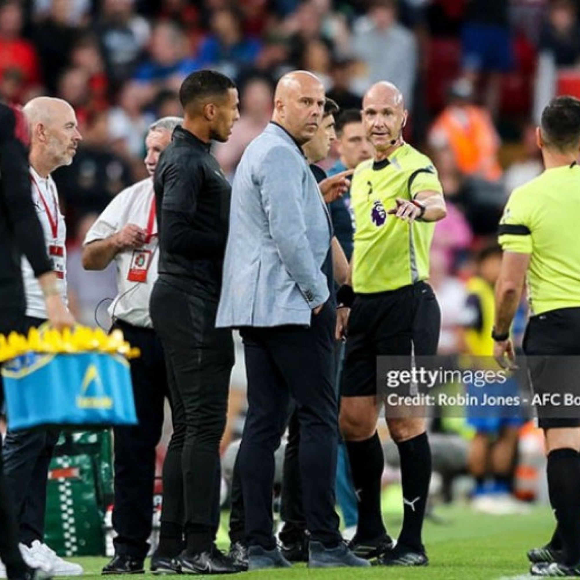  - Sự cố nghiêm trọng gián đoạn trận Liverpool - Bournemouth, FA ra tuyên bố khẩn